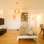 Apartment La Casa Di Dora By Buddyrent Rome